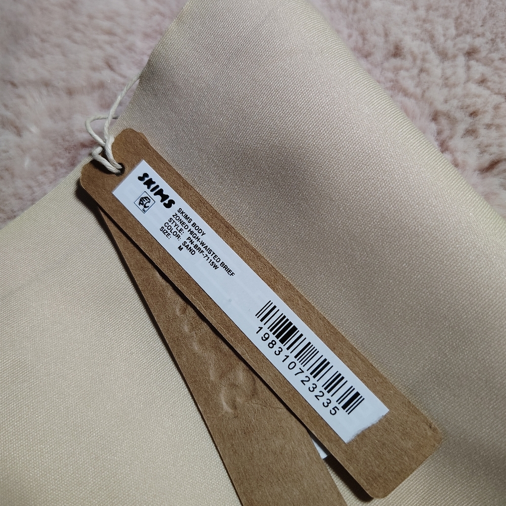 $74 Skims Body Core Sculpting High Waist Brief Medium - Picture 5 of 7